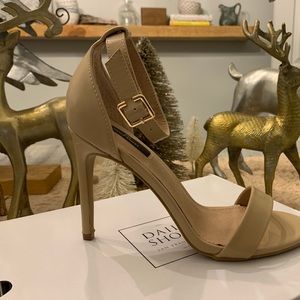 Ladies size 7 Daily Shoes 3 inch nice heel